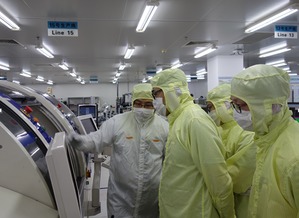 工信部電子工業(yè)標(biāo)準(zhǔn)化研究院信息安全研究中心考察英飛凌無錫智能工廠及信息安全服務(wù)協(xié)同發(fā)展路徑